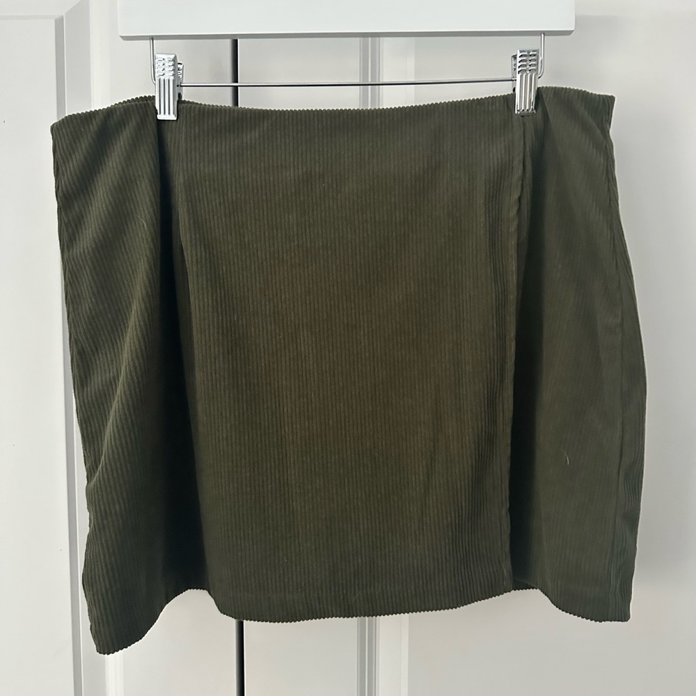 HALARA Olive Mini Skort